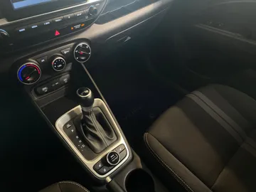 2025 Hyundai Venue - image 18