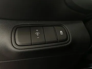 2025 Hyundai Venue - image 25