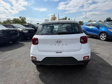 2025 Hyundai Venue - image 6