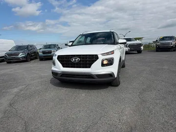 2025 Hyundai Venue - image 3