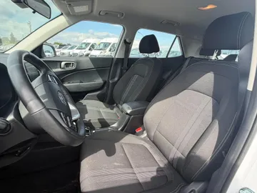2025 Hyundai Venue - image 8