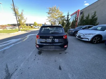 2021 Hyundai Venue - image 4