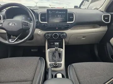 2023 Hyundai Venue - image 9