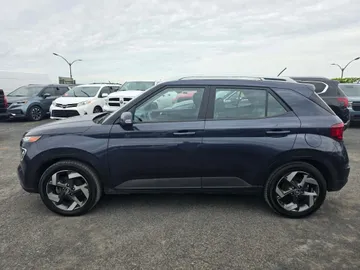 2023 Hyundai Venue - image 4