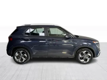 2024 Hyundai Venue - image 2