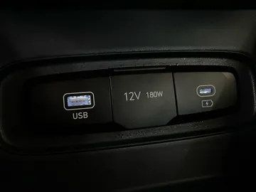2024 Hyundai Venue - image 28