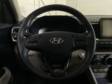2024 Hyundai Venue - image 19
