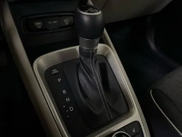2024 Hyundai Venue - image 29