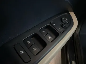 2024 Hyundai Venue - image 24