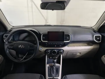 2024 Hyundai Venue - image 4