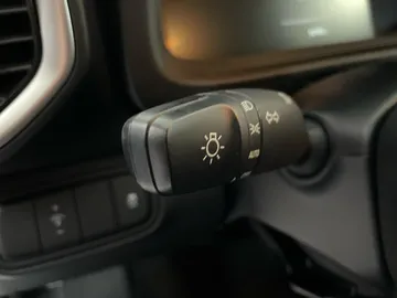 2025 Hyundai Venue - image 18