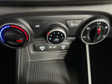 2025 Hyundai Venue - image 21