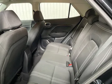 2025 Hyundai Venue - image 15