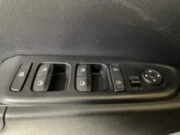 2025 Hyundai Venue - image 23