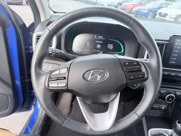 2025 Hyundai Venue - image 10