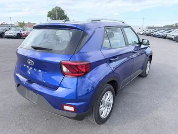 2025 Hyundai Venue - image 6