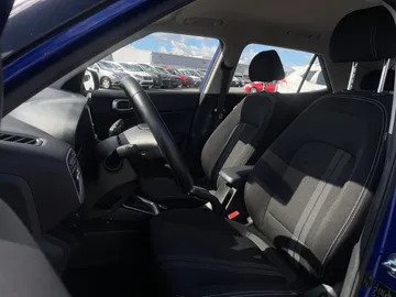 2025 Hyundai Venue - image 3