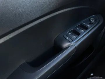 2025 Hyundai Venue - image 22