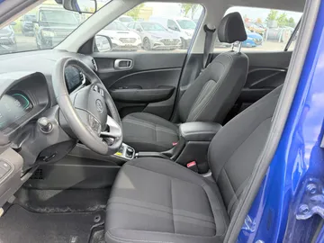 2025 Hyundai Venue - image 8