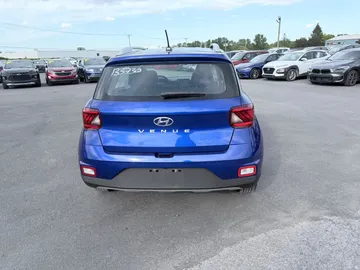 2025 Hyundai Venue - image 4