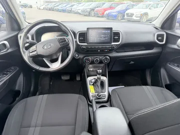 2025 Hyundai Venue - image 9