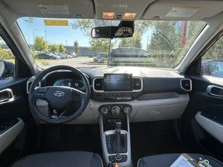 2024 Hyundai Venue - image 8
