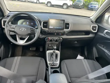 2025 Hyundai Venue - image 10
