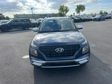 2025 Hyundai Venue - image 2