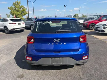 2025 Hyundai Venue - image 6