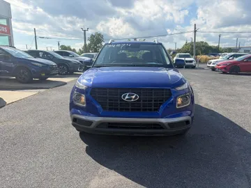 2025 Hyundai Venue - image 2