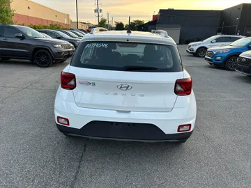 2025 Hyundai Venue - image 4