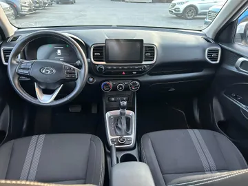 2025 Hyundai Venue - image 9