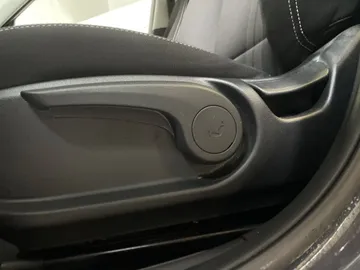 2024 Hyundai Venue - image 16