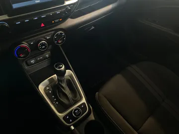 2025 Hyundai Venue - image 19