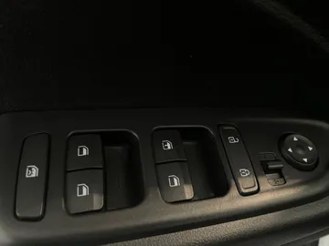 2025 Hyundai Venue - image 21