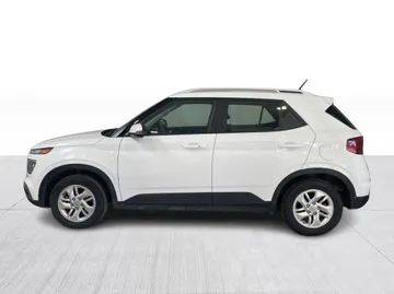 2025 Hyundai Venue - image 4