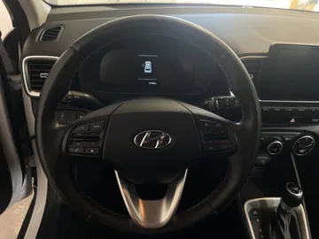 2025 Hyundai Venue - image 14