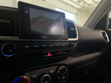 2025 Hyundai Venue - image 18