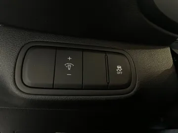 2025 Hyundai Venue - image 25