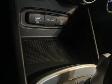 2025 Hyundai Venue - image 23