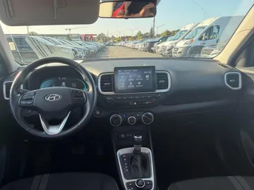 2025 Hyundai Venue - image 9