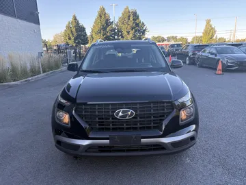 2025 Hyundai Venue - image 2