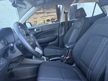 2025 Hyundai Venue - image 8