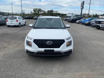 2025 Hyundai Venue - image 2