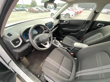 2025 Hyundai Venue - image 7