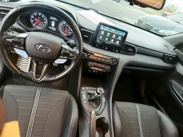 2020 Hyundai Veloster N - image 9