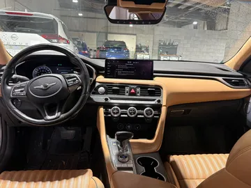 2022 Genesis G70 - image 10