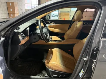 2022 Genesis G70 - image 8