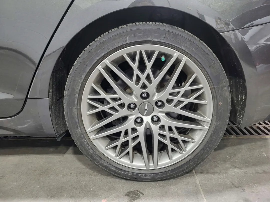 2023 Genesis G70 — photo 6