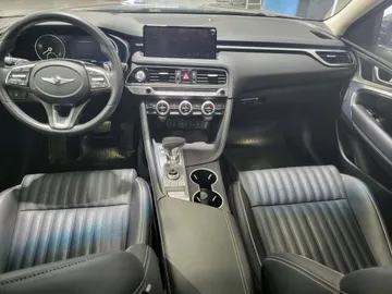 2023 Genesis G70 - image 9